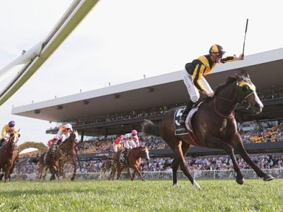 Hartnell and Brave Smash Poised To Play For A Place In The E ... Image 2